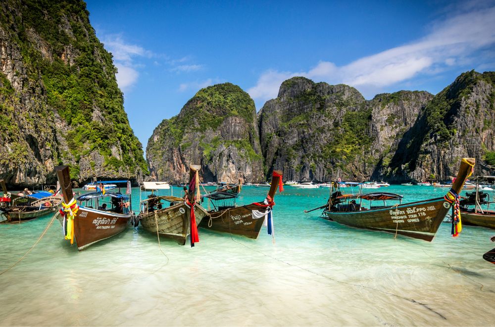 Long Boats Kohn Phi Phi Beach